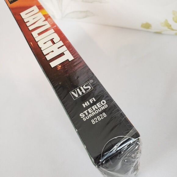NOS Sealed Vintage 1997 Sylvester Stallone VHS Movie Daylight VCR Cassette - Picture 7 of 8